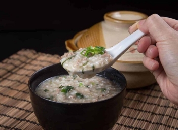 Cách nấu cháo thịt bò cho bé bằng nồi áp suất tiết kiệm thời gian